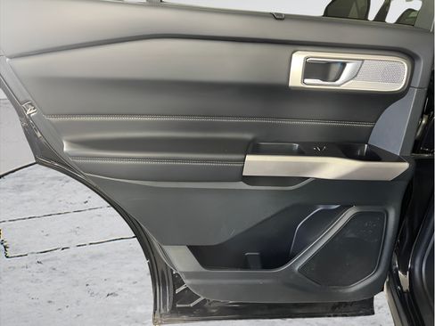 Used 2024 Ford Explorer Limited AWD/4WD image 11