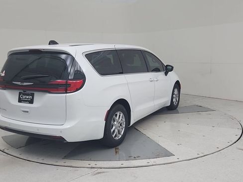 New 2026 Chrysler Pacifica Select image 14