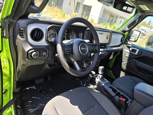 New 2025 Jeep Gladiator Willys image 9
