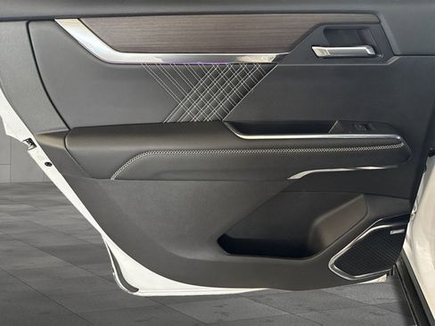 Used 2024 GMC Acadia Denali w/ Super Cruise Package image 25