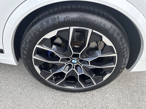 Used 2023 BMW X7 M60i image 12