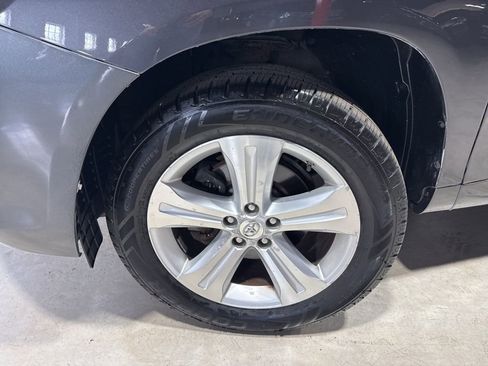 Used 2010 Toyota Highlander Limited AWD/4WD image 2