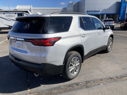 Used 2022 Chevrolet Traverse LT image 5