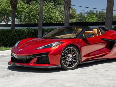 Used 2023 Chevrolet Corvette Z06 w/ Stealth Interior Trim Package RWD image 3