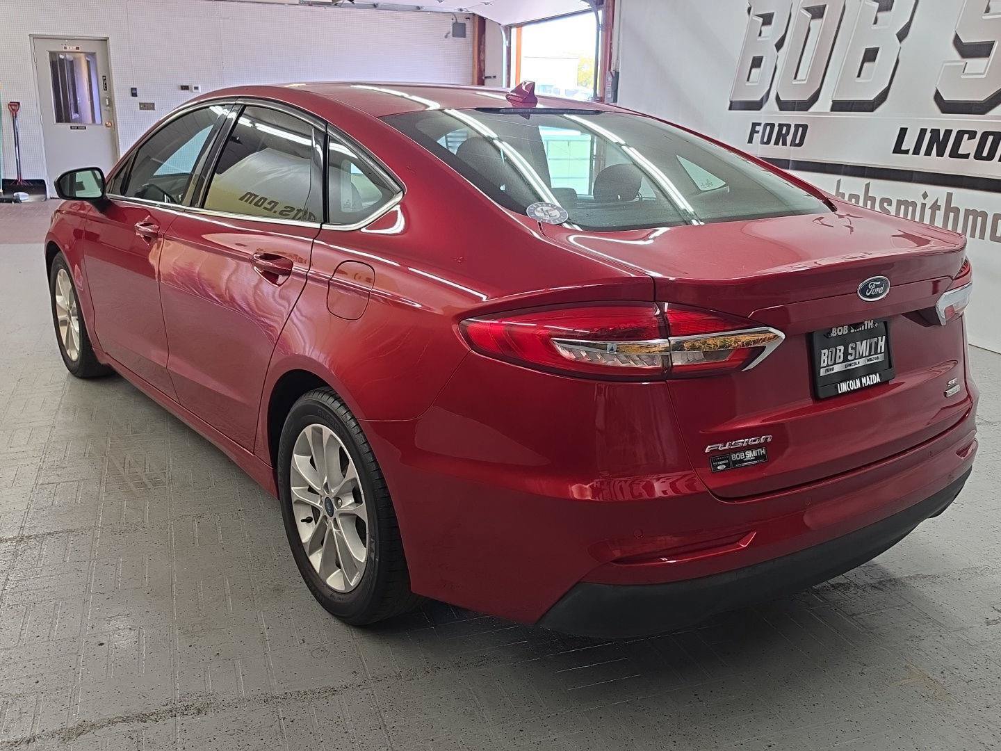 Used 2020 Ford Fusion SE FWD image 4
