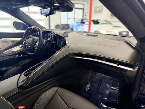 Used 2025 Chevrolet Corvette Stingray Premium Cpe w/ Z51 Performance Package image 17