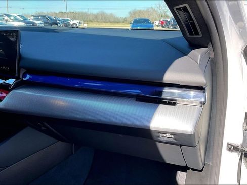 Used 2026 BMW M5 w/ Executive Package image 23