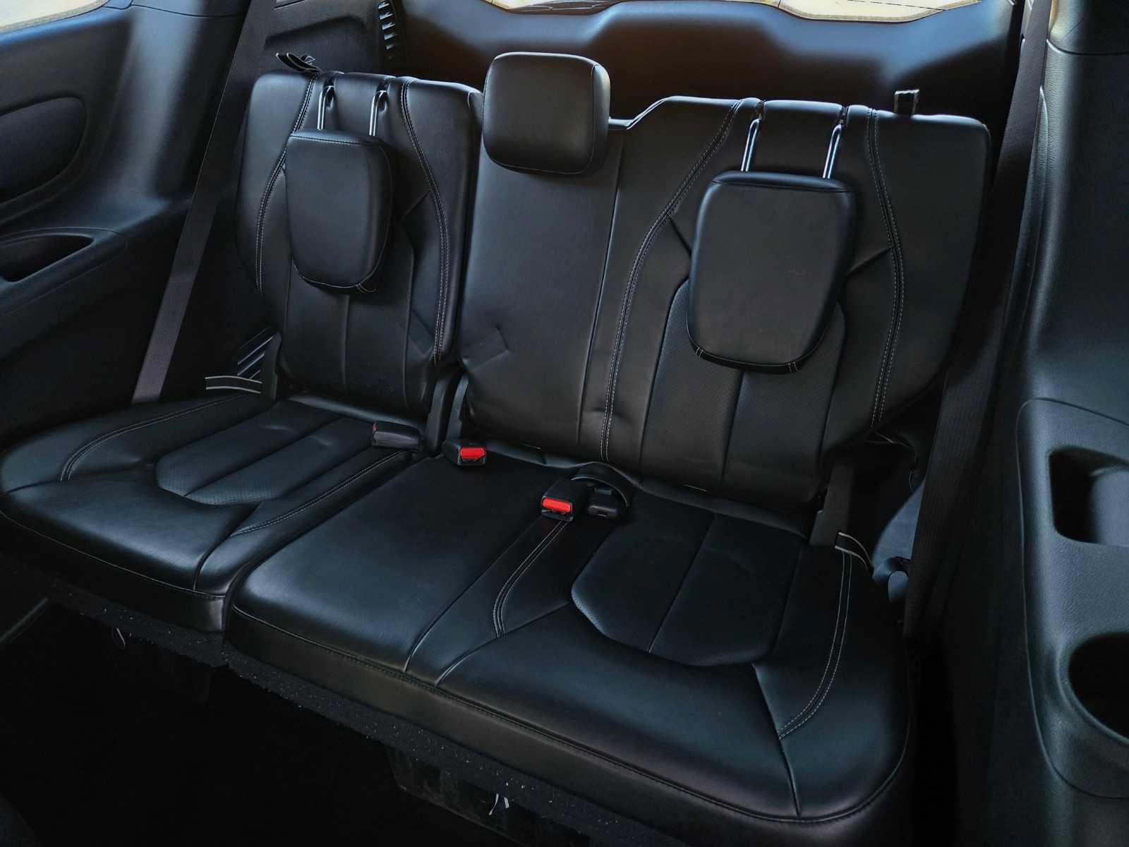 Used 2024 Chrysler Pacifica Limited FWD image 16