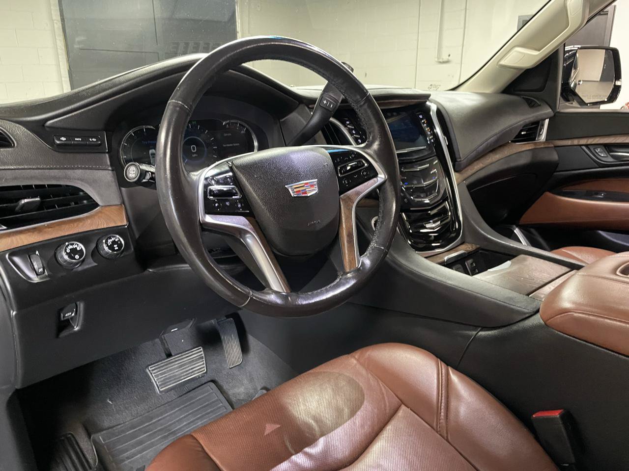 Used 2019 Cadillac Escalade Premium Luxury AWD/4WD image 17