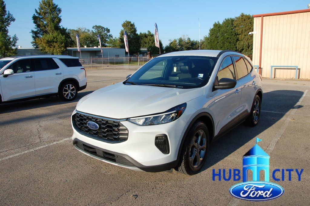 Used 2025 Ford Escape ST-Line FWD image 1