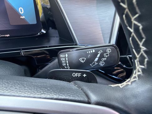 Used 2024 Volkswagen Atlas Cross Sport SE FWD image 18