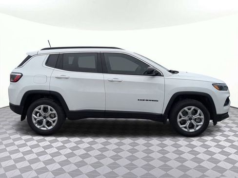 Used 2025 Jeep Compass Latitude w/ Convenience Group image 2