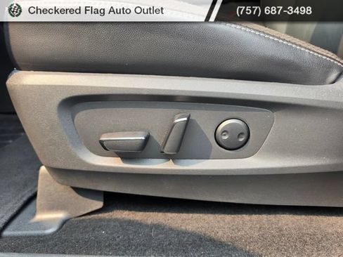 Used 2024 Nissan Pathfinder SL FWD image 19