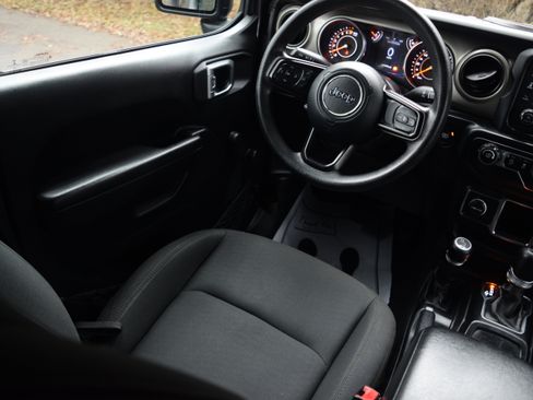 Used 2019 Jeep Wrangler Unlimited Sport image 2