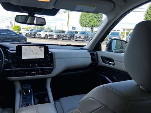 Used 2022 Nissan Pathfinder SL w/ Lighting Package (N92) AWD/4WD image 29