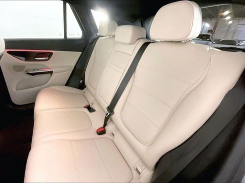 Used 2026 Mercedes-Benz GLC 300 4MATIC image 18