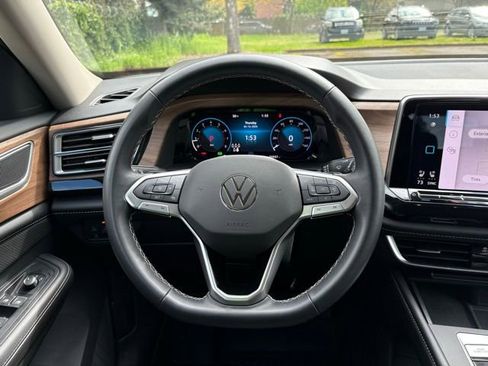 Used 2024 Volkswagen Atlas SE image 17