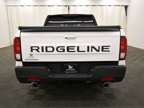 Used 2025 Honda Ridgeline Black Edition image 6