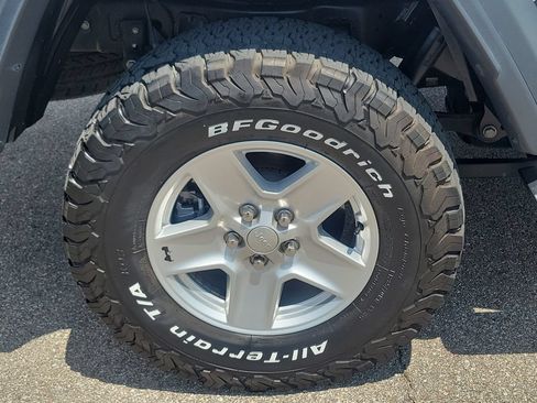 Used 2020 Jeep Gladiator Sport w/ Quick Order Package 24S AWD/4WD image 5