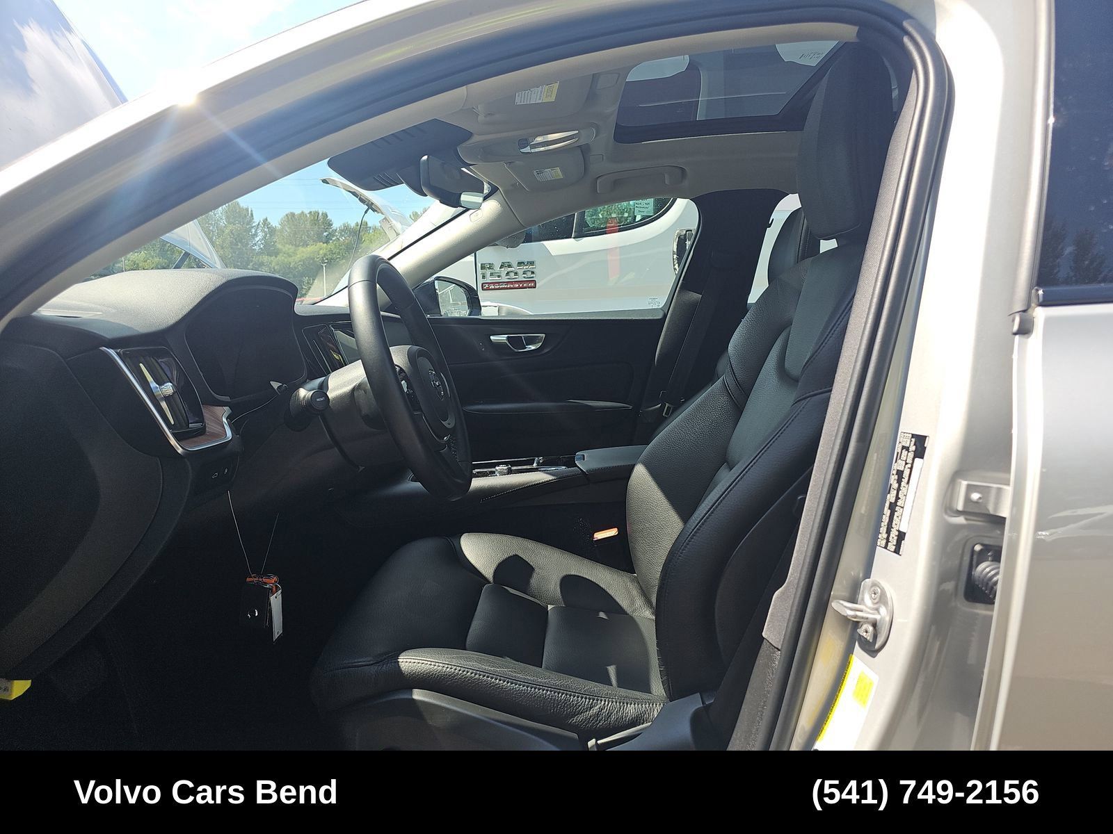Used 2023 Volvo S60 T8 Plus AWD/4WD image 7