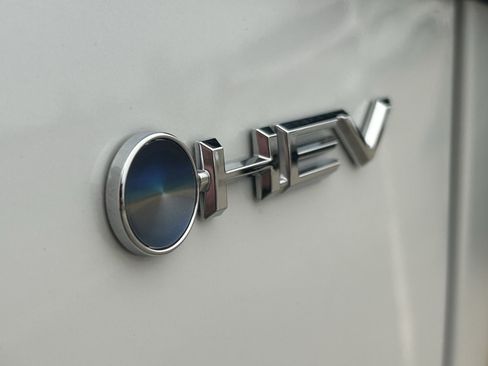 Used 2025 Toyota Highlander XLE image 9