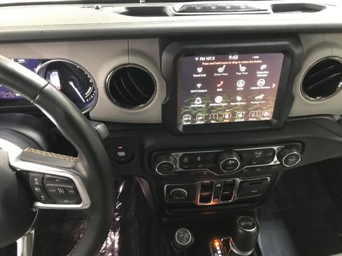 Used 2021 Jeep Wrangler Unlimited Sahara AWD/4WD image 7