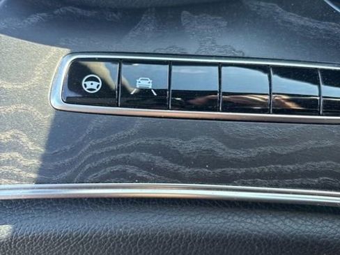 Used 2019 Mercedes-Benz E 300 4MATIC image 19