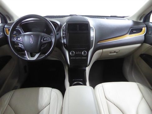 Used 2019 Lincoln MKC Select w/ Select Plus Package FWD image 9
