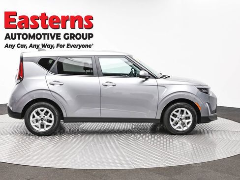 Used 2025 Kia Soul LX w/ LX Technology Package image 4