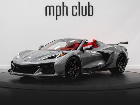 Used 2024 Chevrolet Corvette Z06 w/ Z07 Performance Package RWD image 2