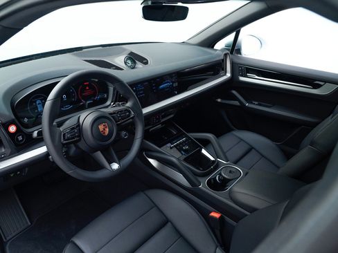 New 2026 Porsche Cayenne image 4