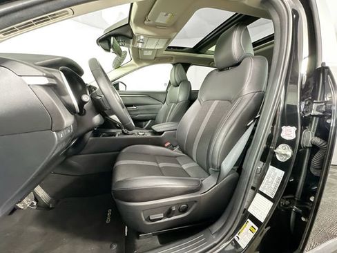 Used 2025 MAZDA CX-50 AWD 2.5 S w/ Premium Package image 4