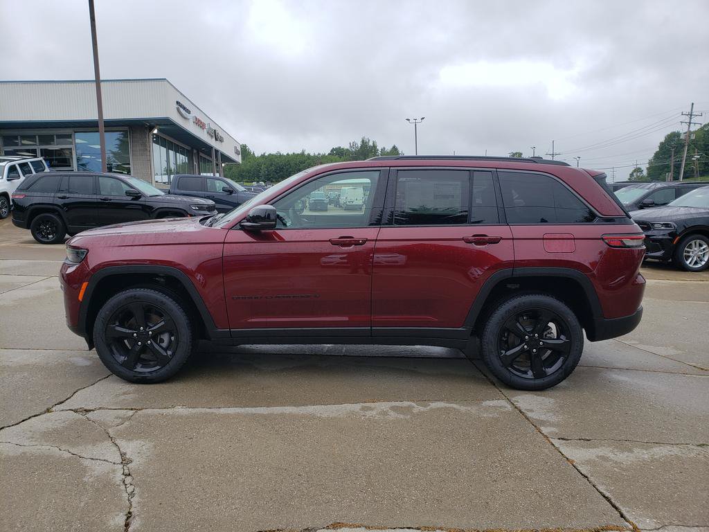 New 2026 Jeep Grand Cherokee Limited w/ Limited Altitude Package AWD/4WD image 6