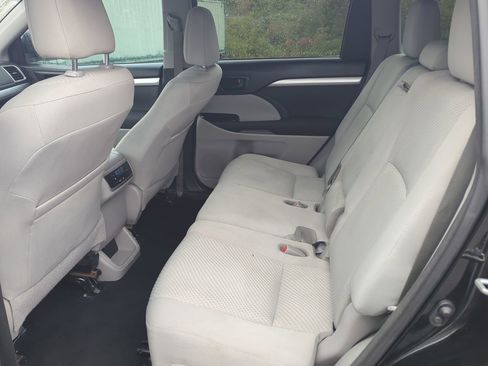 Used 2018 Toyota Highlander LE image 13