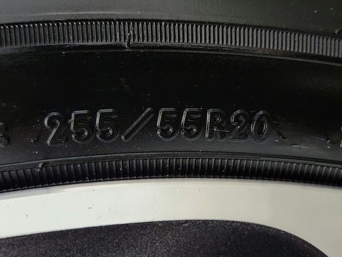 Used 2020 Buick Enclave Essence w/ Sport Touring Edition image 39