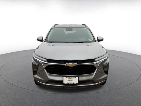 Used 2025 Chevrolet Trax LT image 4