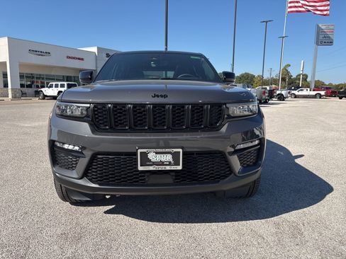 New 2025 Jeep Grand Cherokee Limited w/ Trailer Tow Package AWD/4WD image 9