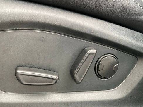 Used 2023 Ford Explorer XLT w/ Equipment Group 202A RWD image 15