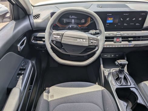 Used 2025 Kia K4 FWD image 14