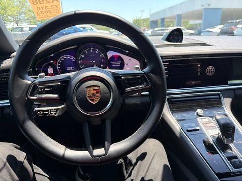 Used 2023 Porsche Panamera RWD image 17