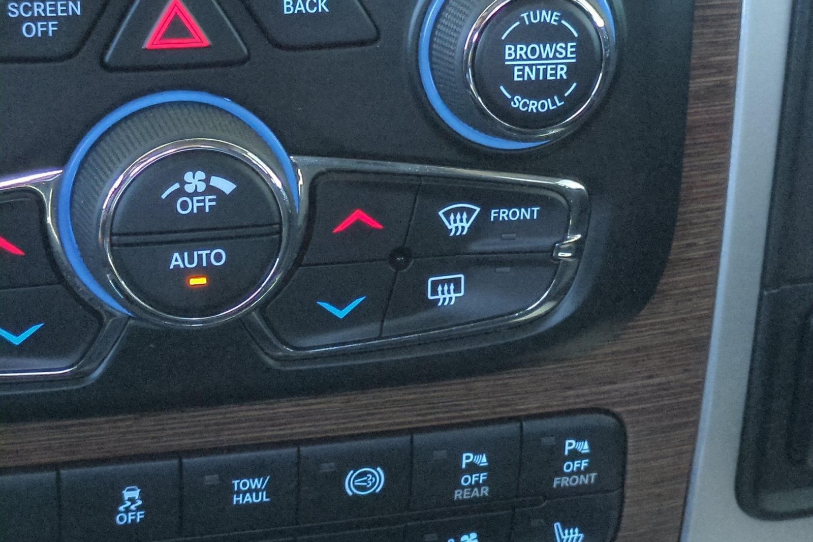 Used 2016 RAM 2500 Laramie w/ Protection Group AWD/4WD image 29