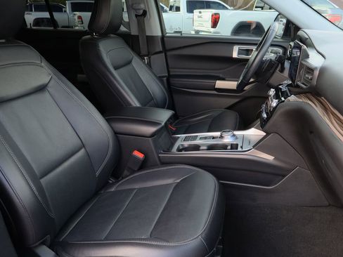 Used 2021 Ford Explorer Limited w/ Equipment Group 301A image 29