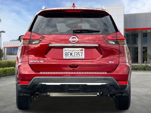 Used 2018 Nissan Rogue SV w/ Premium Package image 5
