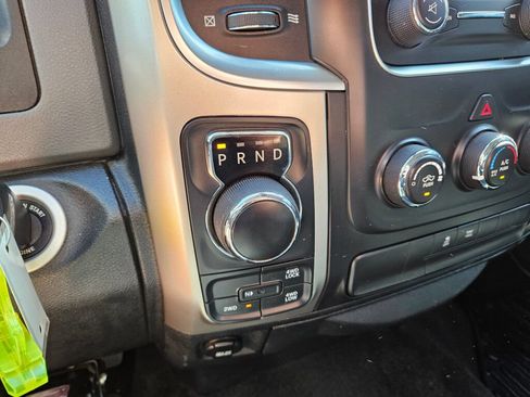 Used 2018 RAM 1500 Classic SLT AWD/4WD image 23