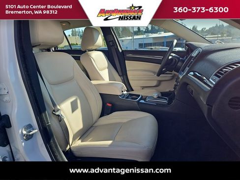 Used 2022 Chrysler 300 Touring L image 27