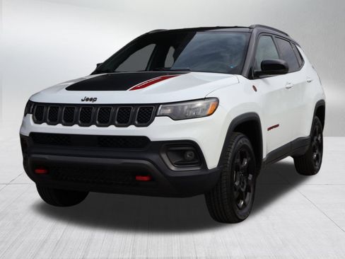 Used 2023 Jeep Compass Trailhawk image 3