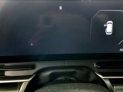 Used 2025 Kia Carnival SX w/ SX Dark Edition Package FWD image 9
