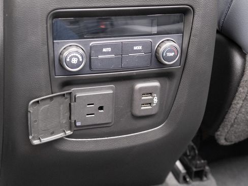 Used 2021 Buick Enclave Essence image 19