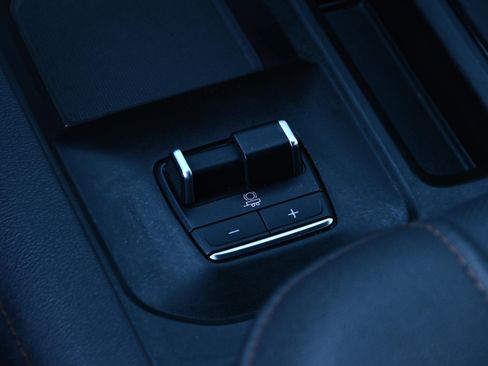 Used 2025 GMC Sierra 2500 AT4 w/ AT4 Premium Plus Package image 24