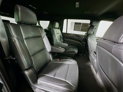Used 2024 Cadillac Escalade ESV Luxury image 30